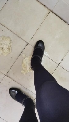 crush 学妹小皮鞋踩馒头 [9分43秒]