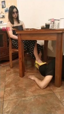 女王女主 《绯闻王妃》桌下投喂 [48分56秒]