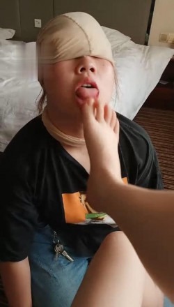 资讯|直播视频 《哈宝》赏赐小母狗圣水羞辱调教 [30分19秒]