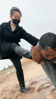 直播视频 《辣姐》户外泥地训练人形犬 [23分34秒]