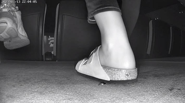 资讯|crush B712 &#8211; 无意识玉足洞洞鞋踩手+小段踩鱼 [23分37秒]