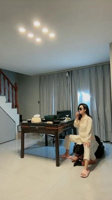 直播视频 《辣姐》母畜-下跪伺候主人吃饭 [30分19秒]