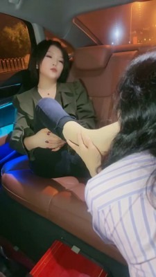 直播视频 《伊潼》车内外挑-情侣奴-下属带自己的女友被我虐 [30分19秒]