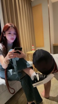 资讯|直播视频 《泡芙》跪舔帆布鞋白袜/赏赐圣水/转胯狗爬 [30分19秒]