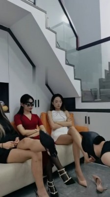 直播视频 《妃儿小主》3S-五花大绑轮流强迫舔高跟 [30分19秒]