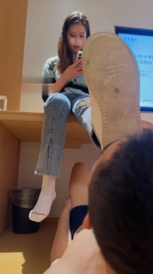 资讯|直播视频 《诗酒》小白鞋白袜全体重踩踏/原味气味辱狂舔《下》 [48分56秒]