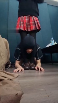 资讯|直播视频 《狗哥》开发18岁文静妹妹-皮鞋过膝袜踩/胯下羞辱/裸足狂舔 [30分19秒]