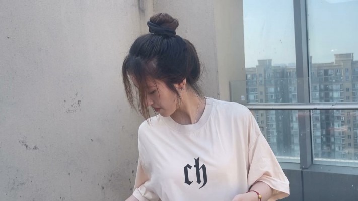 资讯|黑丝诱惑 《黑丝诱惑》素人篇：大二学生晓俞室外原味椰子鞋踩食物语言羞辱 [9分43秒]