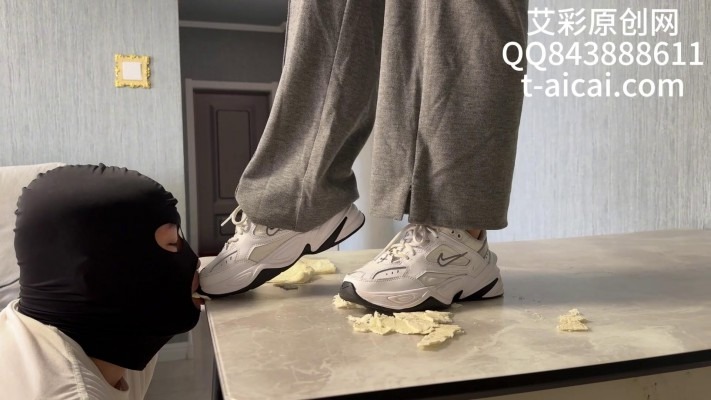 资讯|女王女主 『chnnsct1818』m2k运动鞋喂食折磨 [48分56秒]