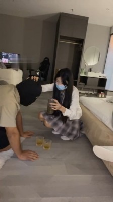 资讯|直播视频 《安徽情侣》情侣主虐情侣-赏赐圣水/脏鞋原味棉袜/转胯踩踏 [48分56秒]