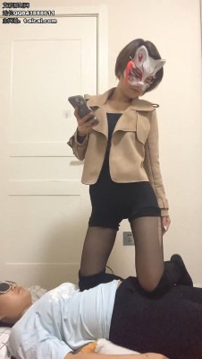 女王女主 《雅泫》刺激玩法辱踩女奴 [48分56秒]