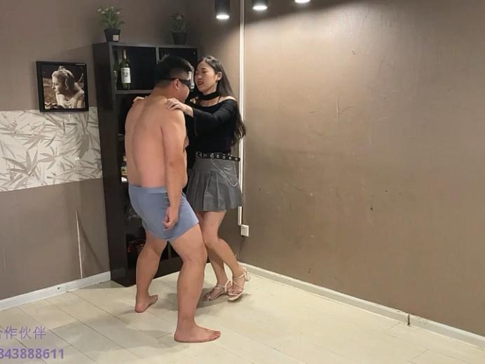 碎蛋娇娃 （全网首发）超S私人订制作品-暴力膝顶，地面关节技，语音调教 [32分35秒]