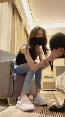 直播视频 《希希子》人形犬养成记-牛仔裤运动鞋/坐脸/近距离裸足高跟深喉舔 [48分56秒]