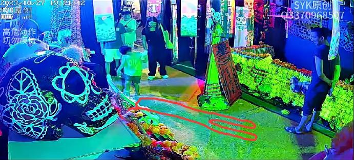 crush 《SYK无意识》露人形装假人鬼屋地毯下 [48分56秒]