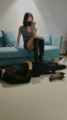 直播视频 《岚琳》御姐S-爸妈不在家拿弟弟当狗虐 [17分26秒]