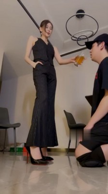 资讯|直播视频 《艾琳》圣水+口水狂舔/沉浸式玉足狂舔 [30分19秒]