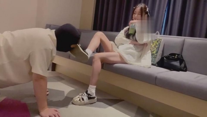 资讯|直播视频 《LL77》姐妹花S-清晨圈养奴伺候起床《双视角版》 [30分19秒]