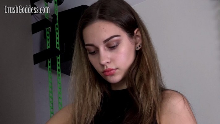 资讯|crush 1296 &#8211; Vika高跟凉鞋踩扁蝗虫 [37分52秒]