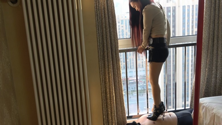 资讯|冷柔原创 超细高跟踩踏胖奴 [48分56秒]