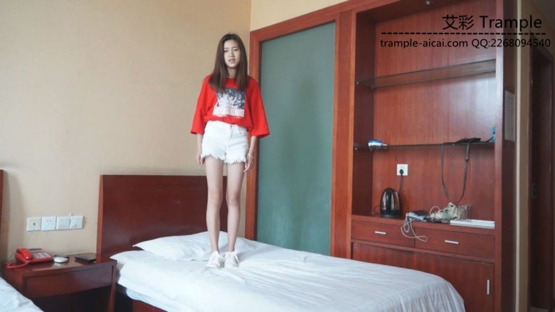 黑丝诱惑 《黑丝诱惑》某工商大一两女学生帆布鞋的初次踩踏 [48分56秒]