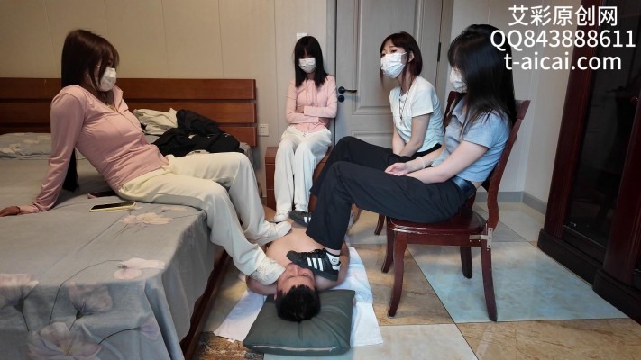 女王女主 『chnnsct1818』臭鞋臭袜子臭脚轮番上阵 [48分56秒]