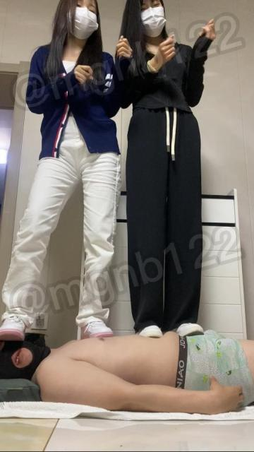 女王女主 《精神小妹》小慧and格格双人踩踏跳舞 [48分56秒]