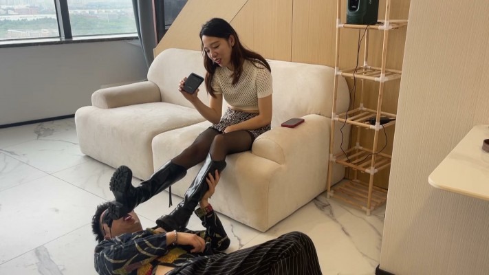 黑丝诱惑 《黑丝诱惑》素人篇：某小学音乐老师黄老师初次拍摄 [30分19秒]