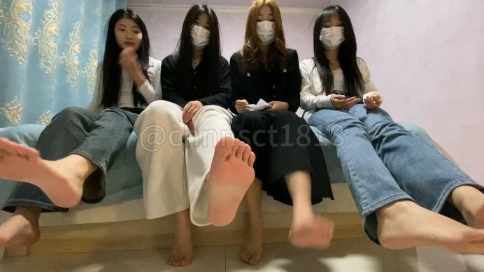 女王女主 第一视角四个高中妹纸裸足脚底羞辱 [9分46秒]