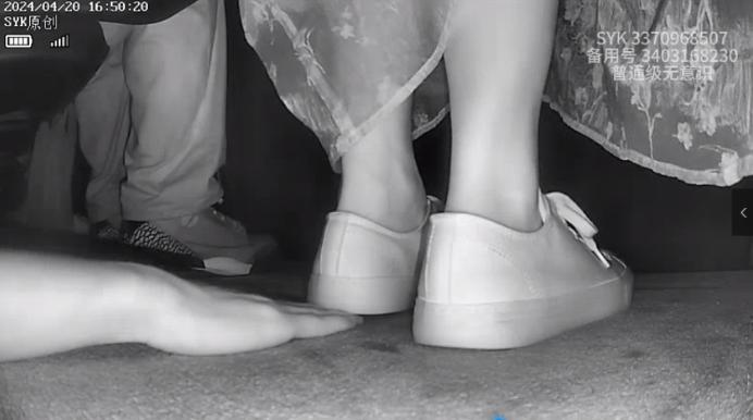 资讯|crush 《SYK无意识》白袜运动+长裙小白鞋小姐姐踩手 [23分37秒]