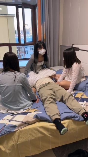 女王女主 精神小妹坐脸羞辱＋强制舔脚 [32分35秒]