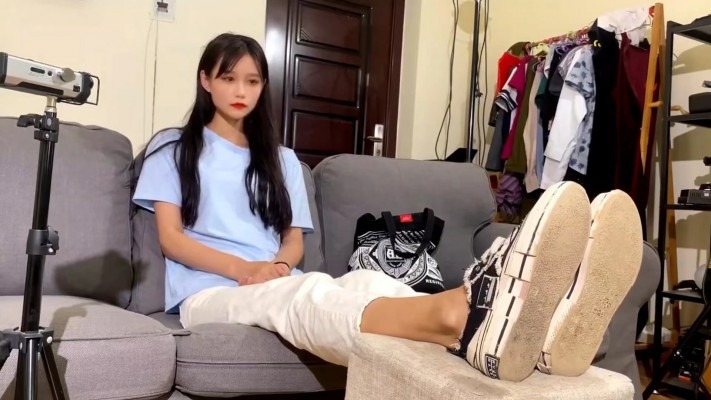 资讯|女王女主 大美女被挠脚底裸足展示 [17分2秒]