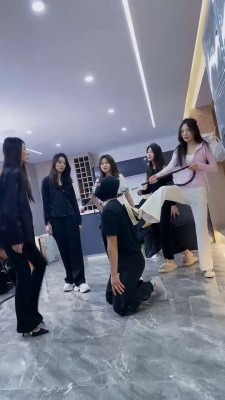直播视频 《麋鹿银儿》5S-轮流舔脏鞋/提档/重度耳光/揪耳朵/鞭打/骑马掐脖窒息 [48分56秒]
