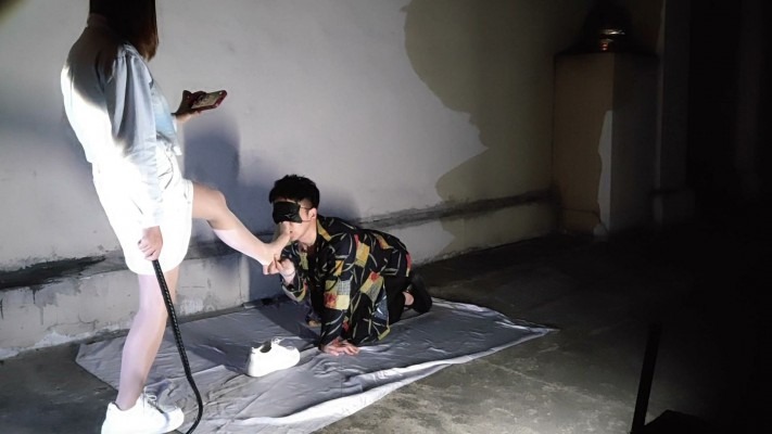 资讯|黑丝诱惑 《黑丝诱惑》沐沐夜晚室外重度鞭打狗奴 [30分19秒]