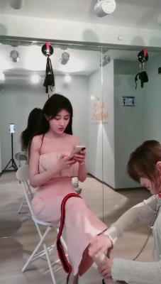 直播视频 《徐婉琪》超美女神S-虐女神犬-掐脖耳光/骑马/口球塞嘴/喂口水 [30分19秒]