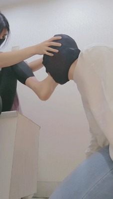 资讯|直播视频 《妮蔻》裸足强制深喉插吐 [48分56秒]