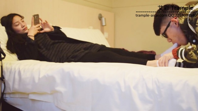 资讯|美足视频 恋足-小美眉的原味袜子美足 [30分19秒]