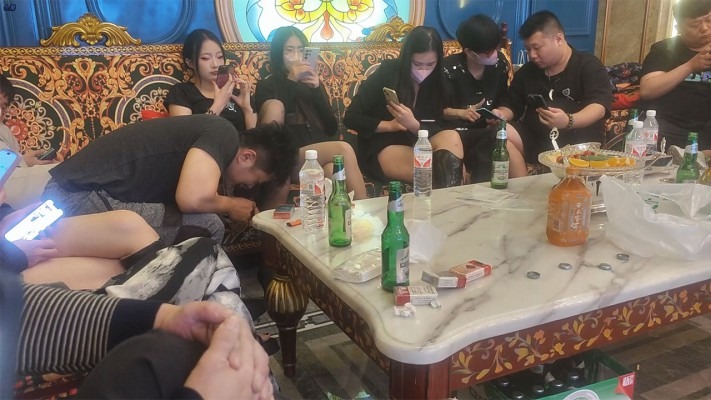 资讯|莜主脚下 『红颜榜』聚会多s群调脚虐 [48分56秒]