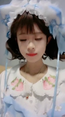 直播视频 《奶味小仙女》洛丽塔S-抽耳光/舔脏鞋底/喂口水/腿夹狗头/重度鞭打 [48分56秒]