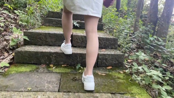 黑丝诱惑 《黑丝诱惑》沐沐女主公园随意踩小花小草 [21分24秒]