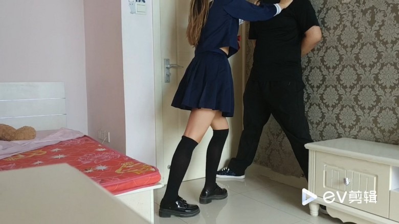 女王女主 新人JK小姐姐首次踢裆爆蛋男同学 [12分18秒]