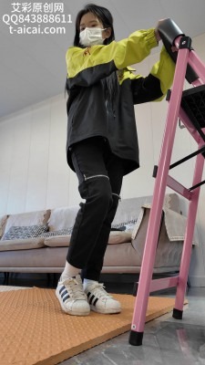 女王女主 『chnnsct1818』可爱小素人出击踩踏面部 [48分56秒]