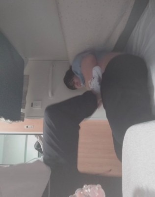 女王女主 在火车上舔陌生女孩脚被发现 [48分56秒]