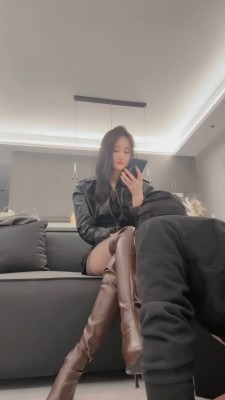 直播视频 《思诺》长靴崇拜/虐狗舌/狂抽耳光 [48分56秒]
