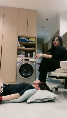 资讯|直播视频 《小羊》母畜-掐脖窒息/耳光/原味脚踩脸 [48分56秒]