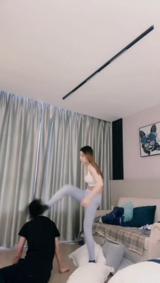 直播视频 《领主老大》健身女教练-重度暴力踢踹 [46分25秒]