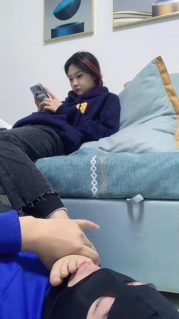 女王女主 甜美学妹小颜无意识坐脸脚M侍奉 [32分35秒]
