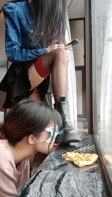直播视频 《小哈宝》黑丝臭靴调学姐 [35分22秒]
