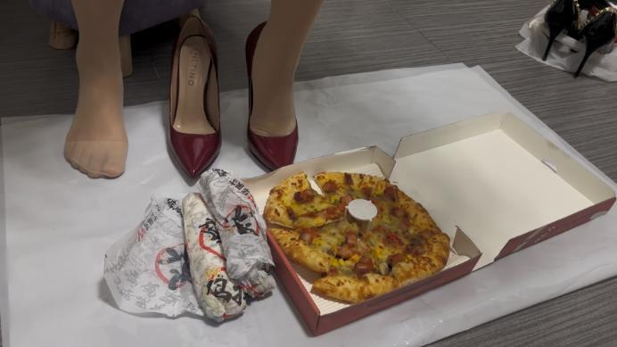 crush 《小狐狸诗诗》高跟披萨鸡肉卷 [9分43秒]