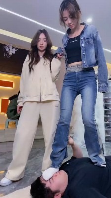 资讯|直播视频 《麋鹿银儿》双S-重度暴揍/踢踹/全体重踩踏/白袜踩窒息/骑马 [48分56秒]