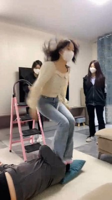 资讯|直播视频 《精神小妹》人体蹦床-跳踩虐头/裆/手 [48分56秒]